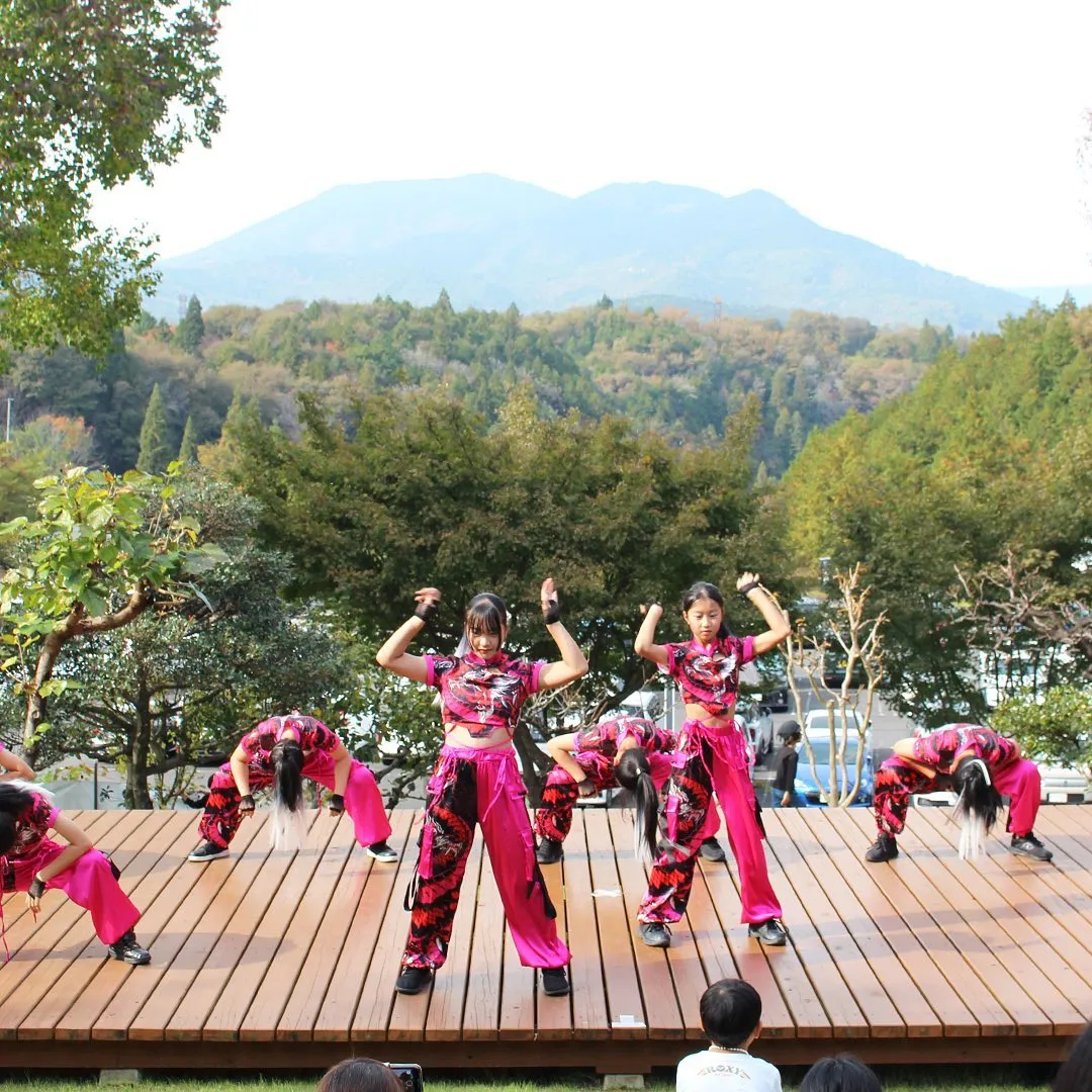 かっこいいダンスと、楽しいパフォーマンスで銀の森を彩ってくれ...