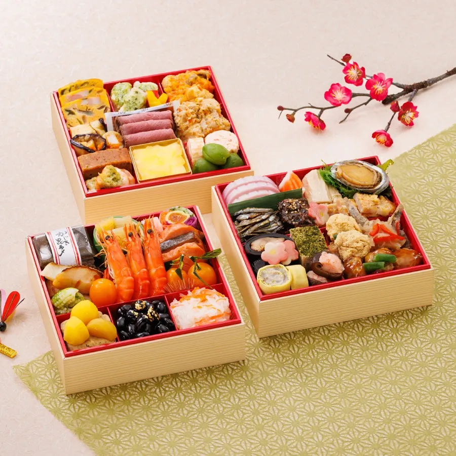 銀の森おせち［和］<br>2～3人前<br>家族揃って和みの宴。 三世代家族にピッタリな和洋おせち<br>11/16までお得な早期割引実施中です。