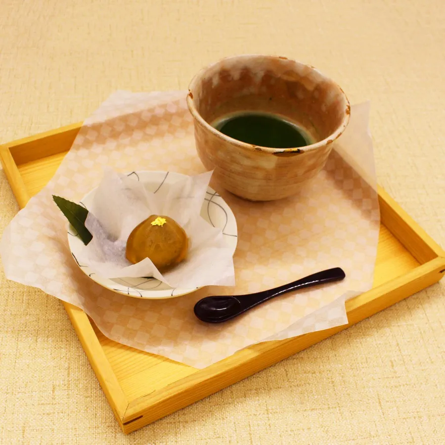 【期間限定販売】抹茶セット<br>美栗舎の和菓子とお飲み物（ホット/アイス）のセットです。<br>和菓子は栗きんとん・栗きんとんどら・琥珀からお一つお選びいただけます。<br>770円（税込）