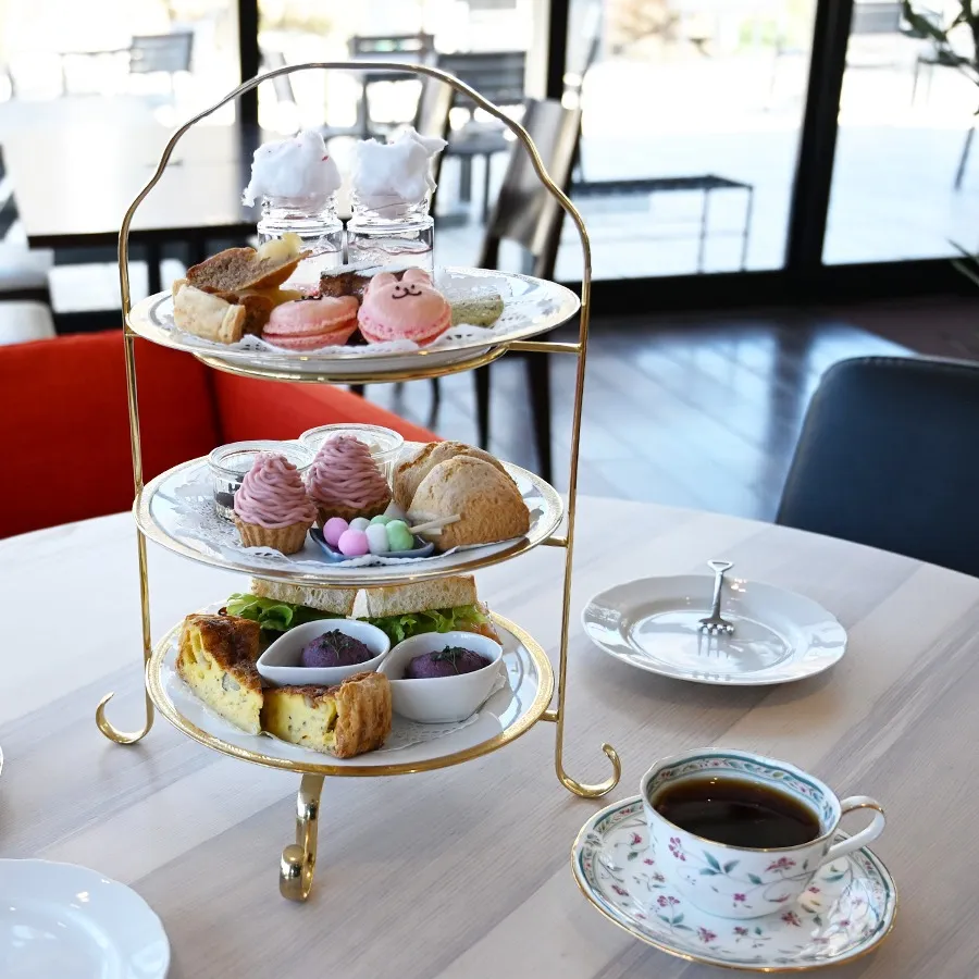 カリテレモンのカフェスペースでもお楽しみいただけます。<br>当日の席に空きがある場合に限り可能です。また、わんちゃんとの同席はできません。