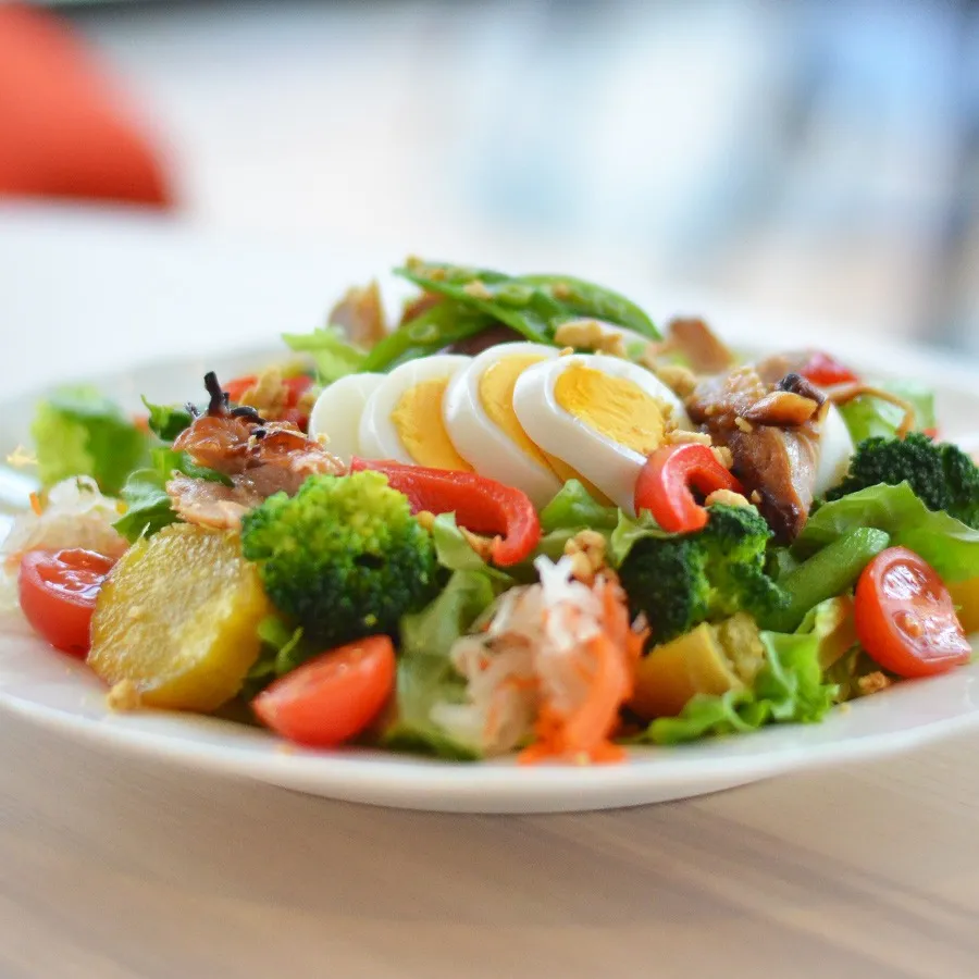 パワーサラダ　フォカッチャ付き<br>イートインのみ 1,650円(税込)