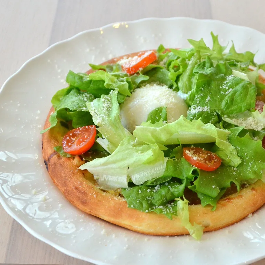 フレッシュ野菜の照り焼きチキンピザ<br>単品 イートイン1,540円　テイクアウト1,512円(税込)