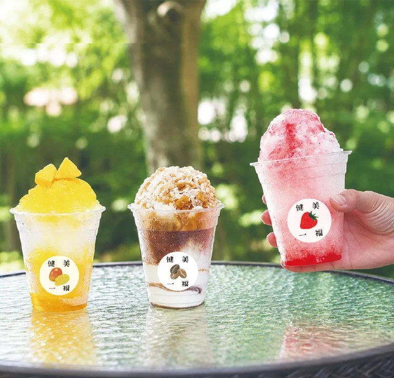 かき氷<br>今年も人気のかき氷がスタート♪<br>「いちごみるく」「マンゴー」「ミルキー＆珈琲ゼリー」の3種類をご用意しております。